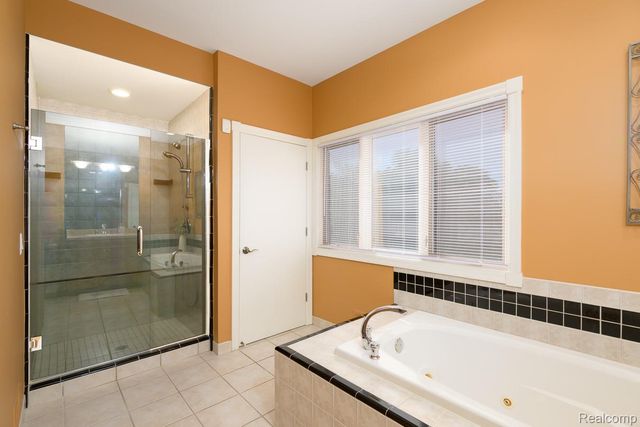 5565 Ford Road, Commerce Charter Township, MI 48382