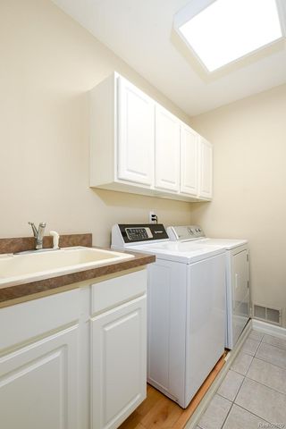 5565 Ford Road, Commerce Charter Township, MI 48382