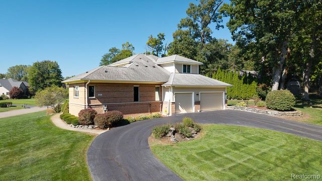 5565 Ford Road, Commerce Charter Township, MI 48382