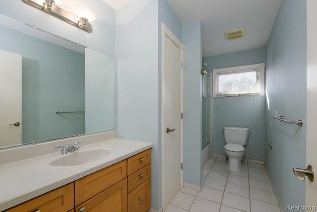 5565 Ford Road, Commerce Charter Township, MI 48382