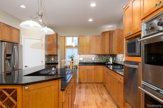 5565 Ford Road, Commerce Charter Township, MI 48382