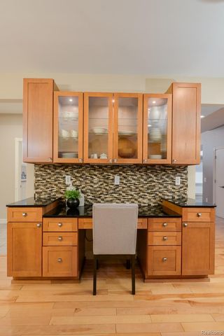 5565 Ford Road, Commerce Charter Township, MI 48382