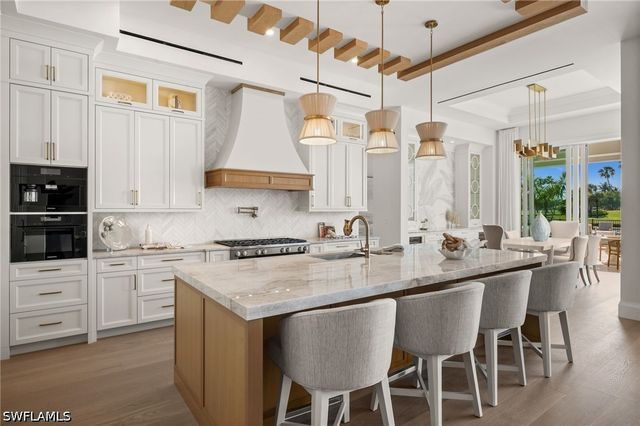 809 Wedge DR, Naples, FL 34103