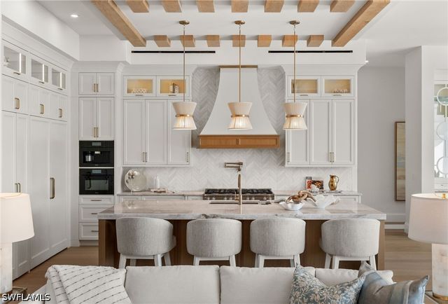 809 Wedge DR, Naples, FL 34103