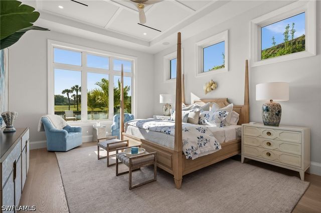 809 Wedge DR, Naples, FL 34103