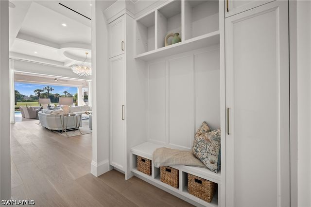 809 Wedge DR, Naples, FL 34103