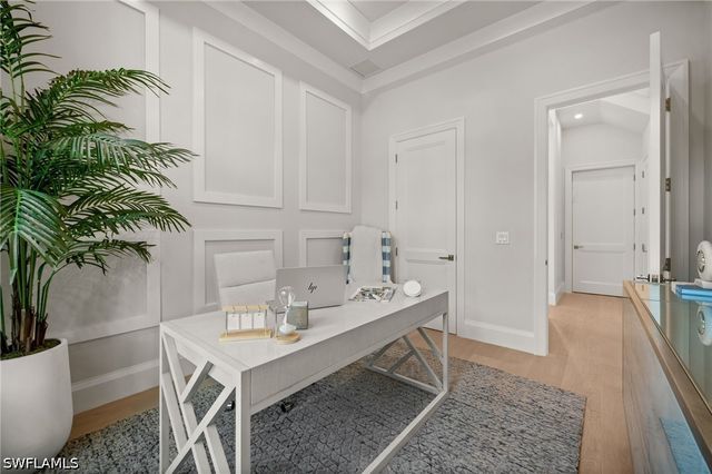 809 Wedge DR, Naples, FL 34103