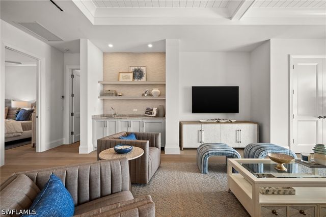 809 Wedge DR, Naples, FL 34103