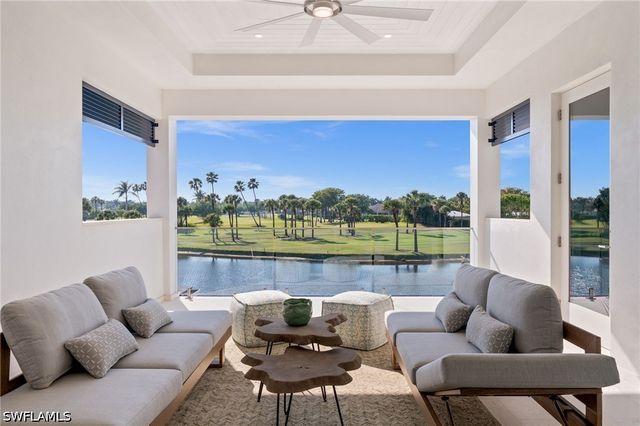 809 Wedge DR, Naples, FL 34103