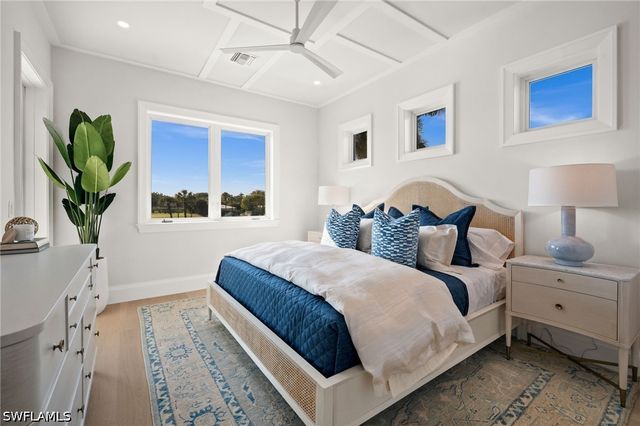 809 Wedge DR, Naples, FL 34103