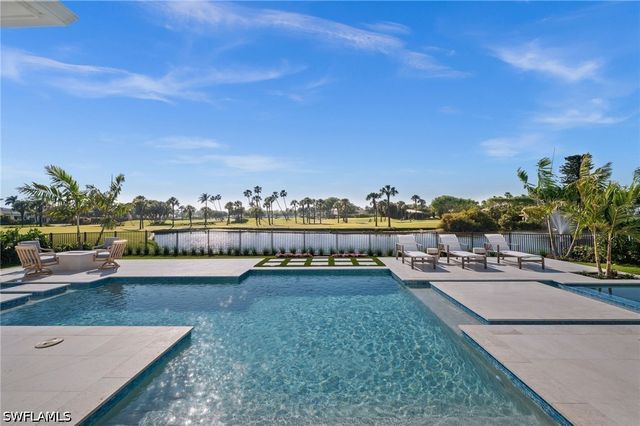 809 Wedge DR, Naples, FL 34103