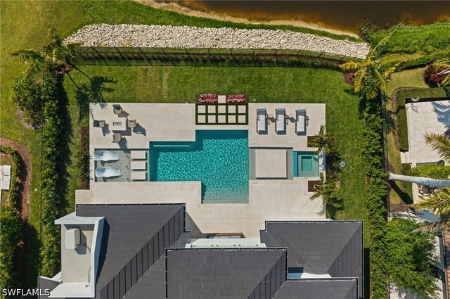 809 Wedge DR, Naples, FL 34103