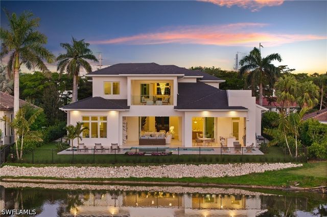 809 Wedge DR, Naples, FL 34103