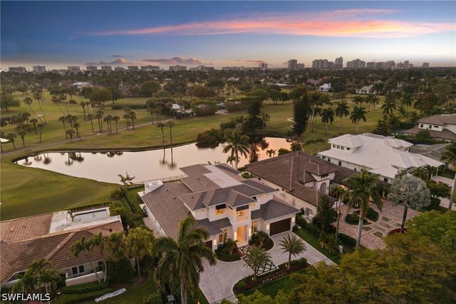 809 Wedge DR, Naples, FL 34103