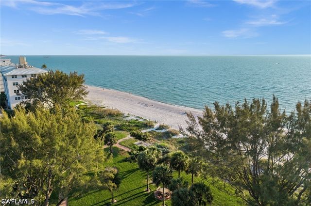 809 Wedge DR, Naples, FL 34103