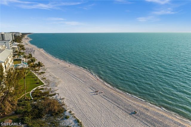 809 Wedge DR, Naples, FL 34103