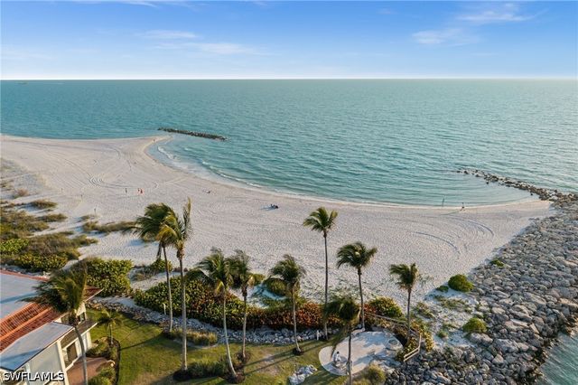 809 Wedge DR, Naples, FL 34103