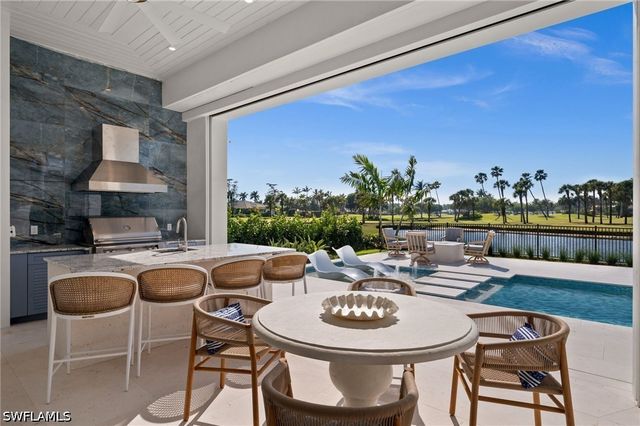 809 Wedge DR, Naples, FL 34103