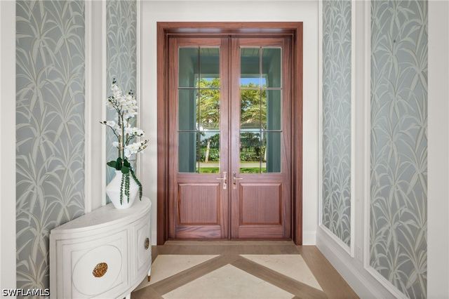 809 Wedge DR, Naples, FL 34103