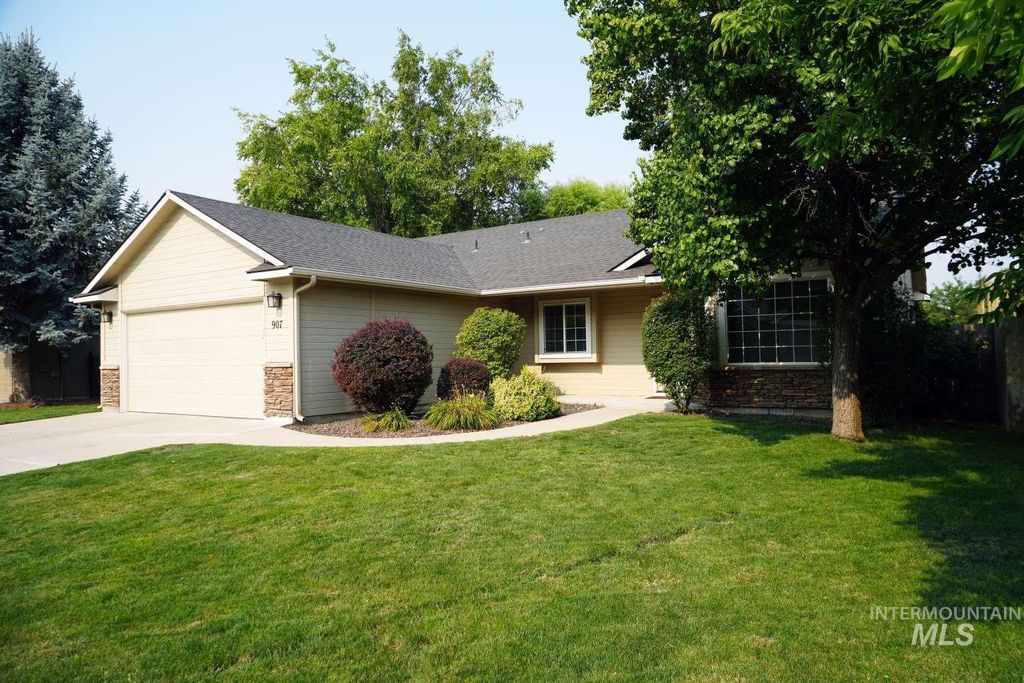 907 S Sockeye Way, Meridian, ID 83642 photo 2
