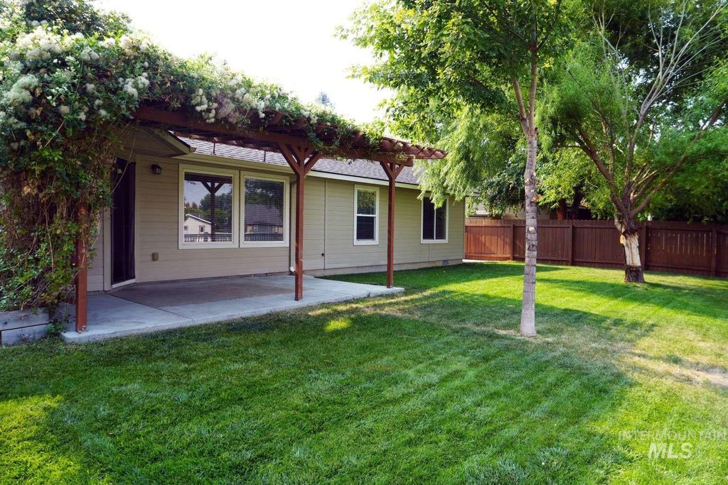 907 S Sockeye Way, Meridian, ID 83642 photo 4