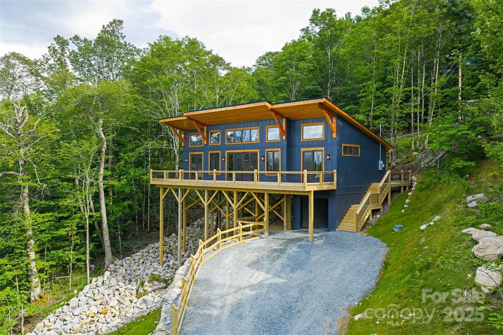 124 Holly Lane, Beech Mountain, NC 28604
