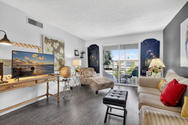 330 NE 26th Avenue 4030, Boynton Beach, FL 33435