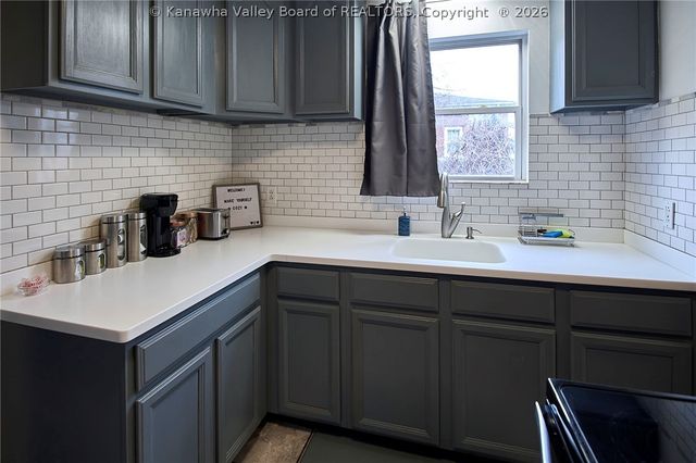 206 Henson Avenue, South Charleston, WV 25303