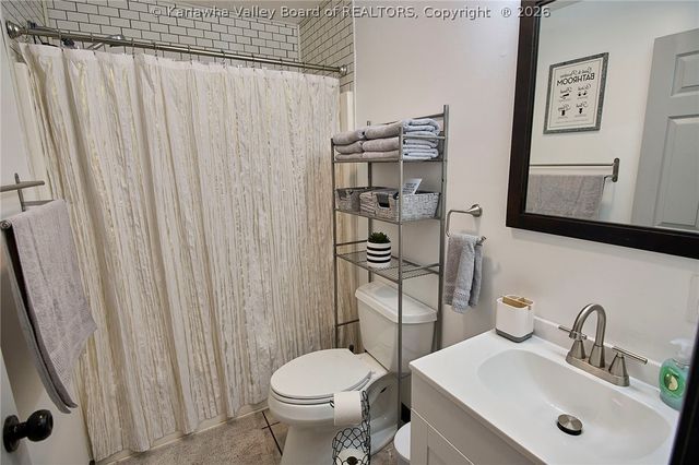 206 Henson Avenue, South Charleston, WV 25303