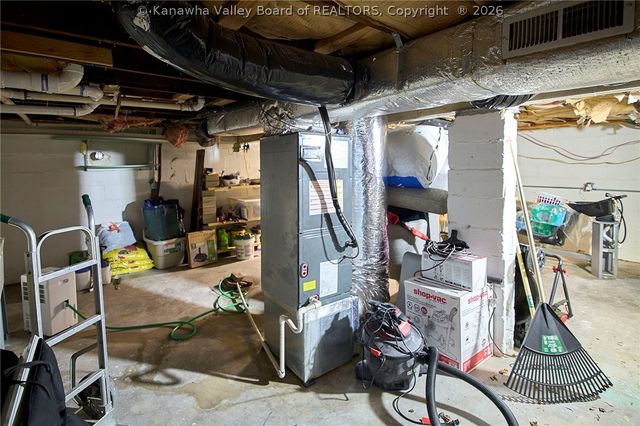 206 Henson Avenue, South Charleston, WV 25303