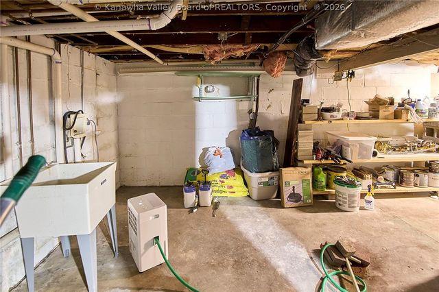 206 Henson Avenue, South Charleston, WV 25303