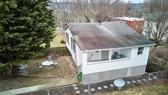 206 Henson Avenue, South Charleston, WV 25303