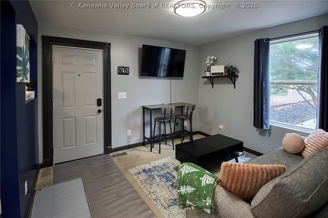 206 Henson Avenue, South Charleston, WV 25303