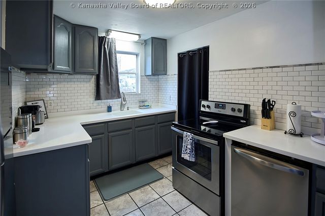 206 Henson Avenue, South Charleston, WV 25303