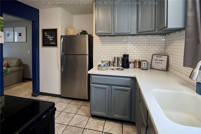 206 Henson Avenue, South Charleston, WV 25303