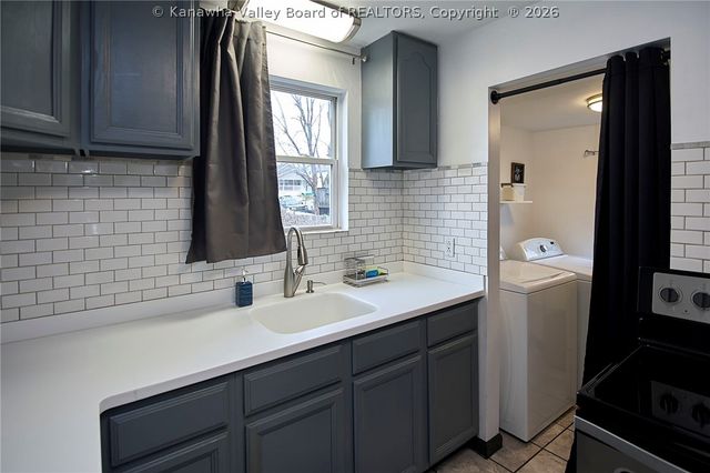 206 Henson Avenue, South Charleston, WV 25303