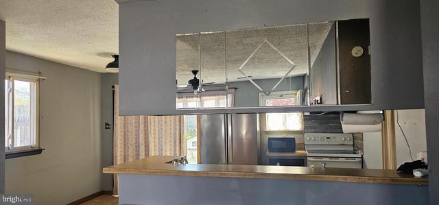 39 GIRARD AVE, Sicklerville, NJ 08081