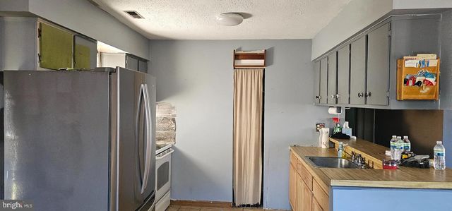 39 GIRARD AVE, Sicklerville, NJ 08081