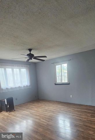 39 GIRARD AVE, Sicklerville, NJ 08081