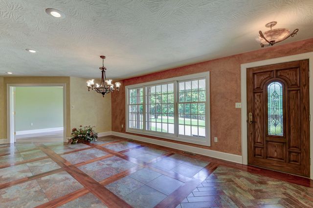 2006 W Broadway Street, West Plains, MO 65775