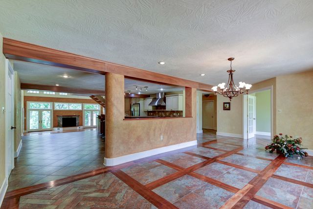 2006 W Broadway Street, West Plains, MO 65775