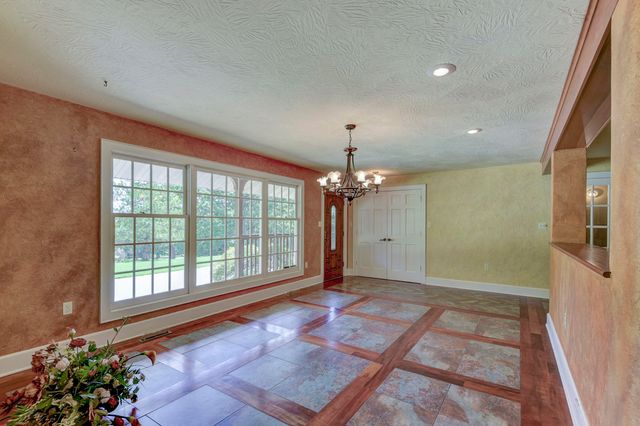 2006 W Broadway Street, West Plains, MO 65775