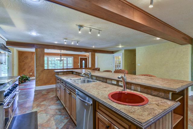 2006 W Broadway Street, West Plains, MO 65775