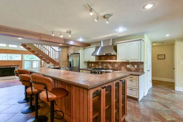 2006 W Broadway Street, West Plains, MO 65775