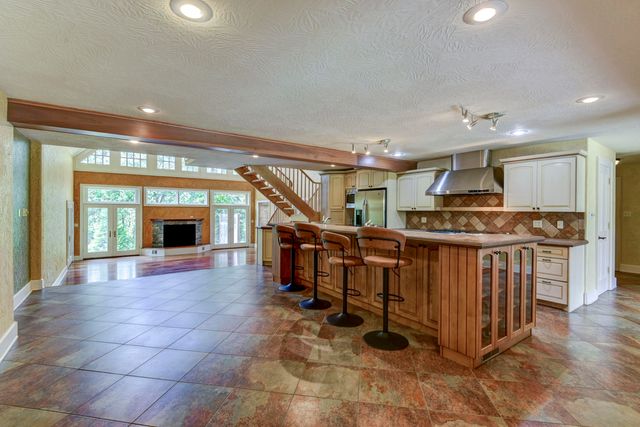 2006 W Broadway Street, West Plains, MO 65775