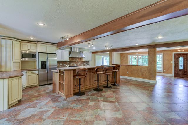 2006 W Broadway Street, West Plains, MO 65775