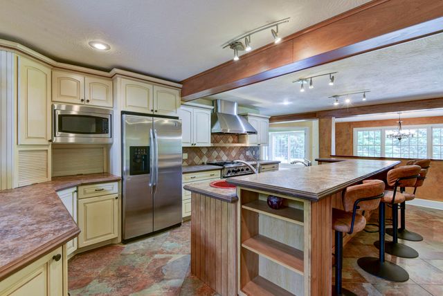 2006 W Broadway Street, West Plains, MO 65775