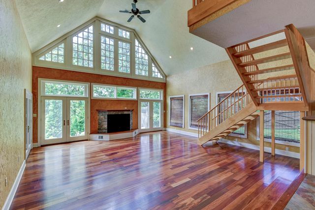 2006 W Broadway Street, West Plains, MO 65775