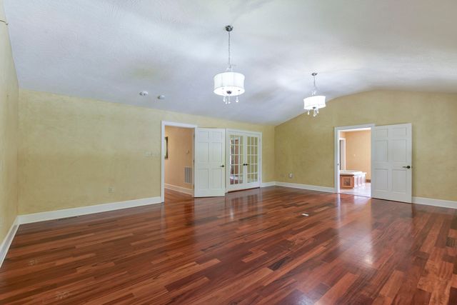 2006 W Broadway Street, West Plains, MO 65775