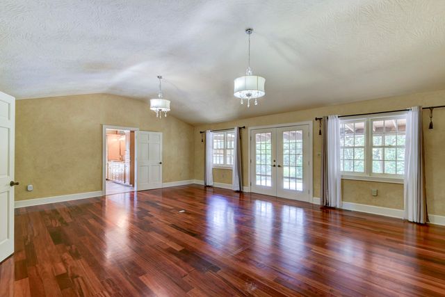 2006 W Broadway Street, West Plains, MO 65775